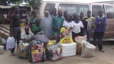 JPGNI  Supplies Relief Materials to Internally Displaced Households Apapa Lagos 2016